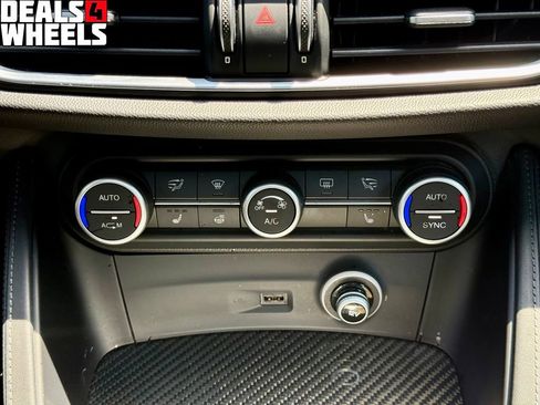 Used 2018 Alfa Romeo Stelvio Quadrifoglio w/ Driver Assist Dynamic Package AWD/4WD image 18