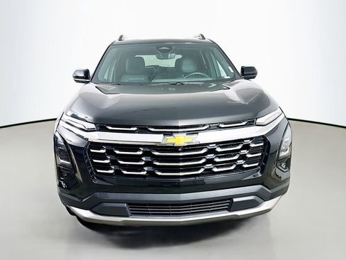 Used 2025 Chevrolet Equinox LT w/ Convenience Package II image 2