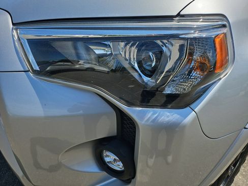 Used 2022 Toyota 4Runner SR5 AWD/4WD image 11