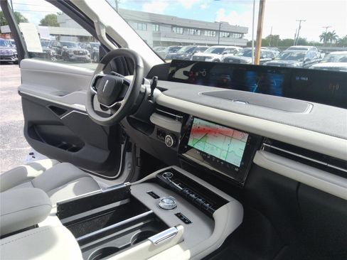 New 2026 Lincoln Navigator L Reserve AWD/4WD image 28