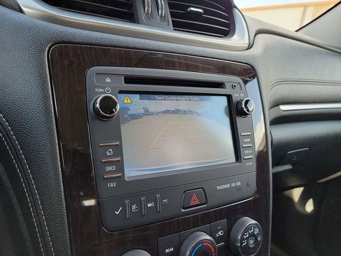 Used 2017 Chevrolet Traverse LT w/ Style and Technology Package FWD image 22