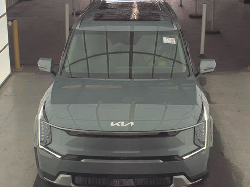Used 2024 Kia EV9 Land image 2