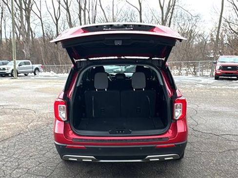 Certified 2021 Ford Explorer XLT w/ Equipment Group 202A image 29