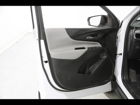 Used 2023 Chevrolet Equinox LS w/ Midnight Edition image 4