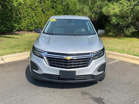 Used 2022 Chevrolet Equinox LS w/ LS Convenience Package FWD image 2