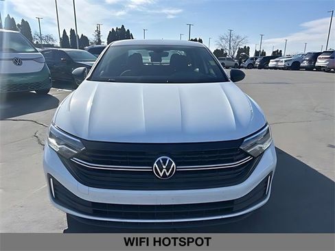 Used 2022 Volkswagen Jetta Sport image 8