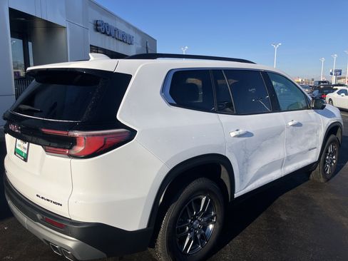 Used 2025 GMC Acadia Elevation image 7