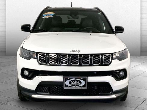 Used 2025 Jeep Compass Limited AWD/4WD image 2
