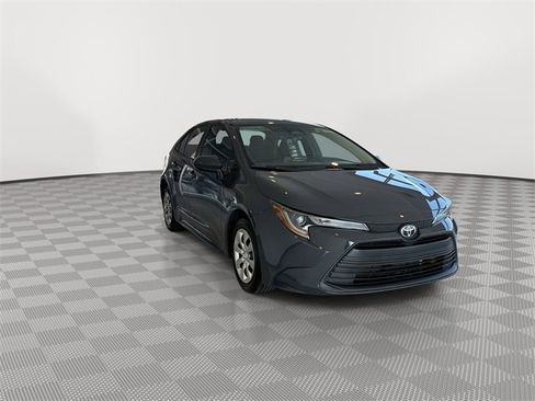 Used 2023 Toyota Corolla LE image 2