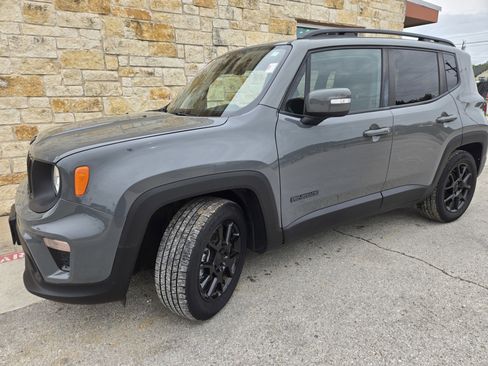 Used 2020 Jeep Renegade Altitude FWD image 2