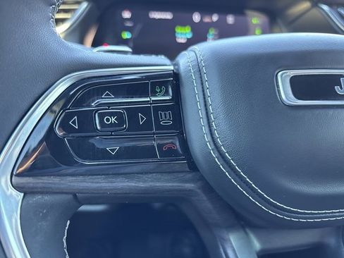 Used 2023 Jeep Grand Cherokee Overland w/ Luxury Tech Group IV image 30