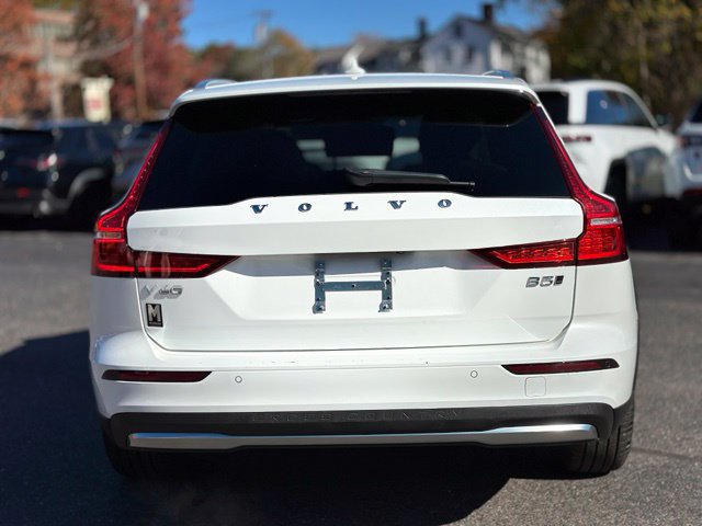 Used 2024 Volvo V60 B5 Cross Country Plus AWD/4WD image 4