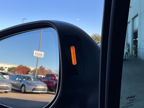 Used 2021 Subaru Ascent Premium w/ Sport Package image 21