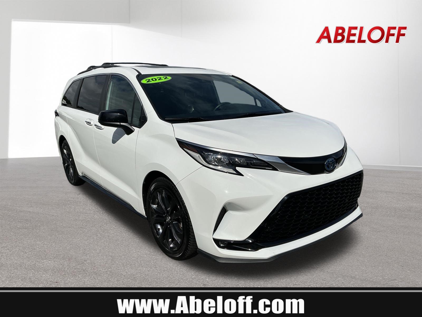 Used 2022 Toyota Sienna XSE w/ XSE Plus Package FWD image 1