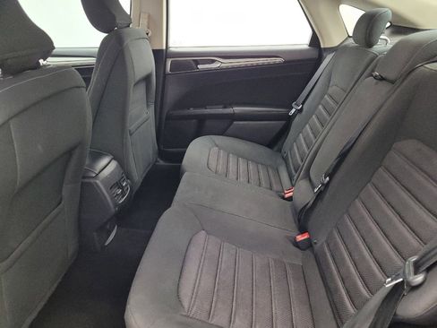 Used 2019 Ford Fusion SE image 18