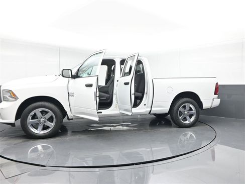 Used 2018 RAM 1500 Express w/ Express Value Package image 40