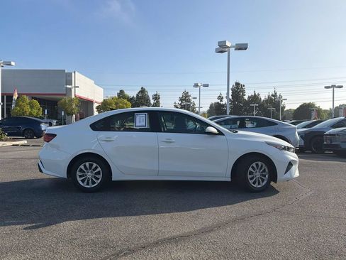 Used 2024 Kia Forte LX FWD image 3