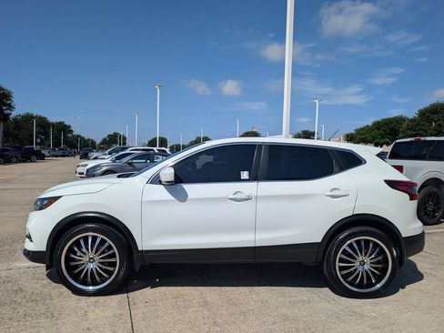 Used 2020 Nissan Rogue Sport S FWD image 3