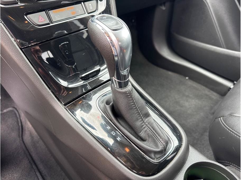 Used 2019 Buick Encore Essence AWD/4WD image 21