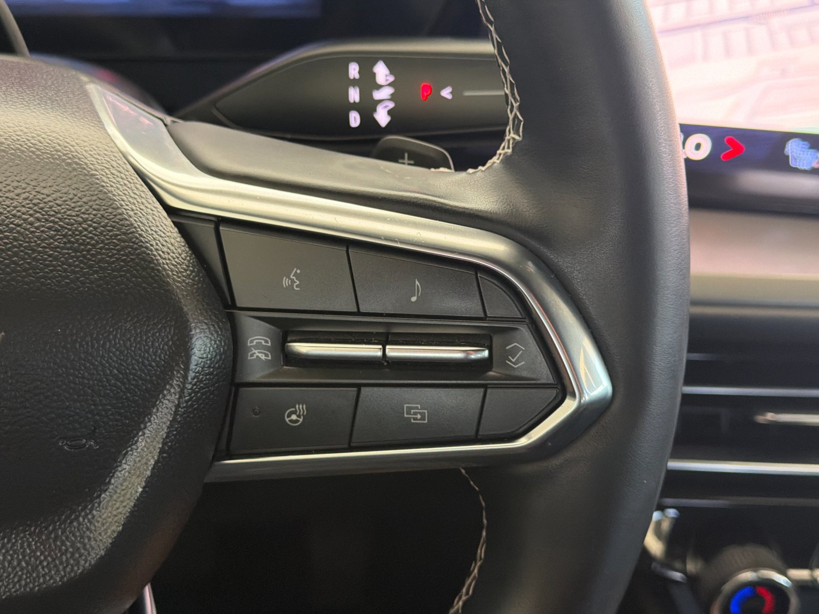 Used 2025 Chevrolet Traverse LT w/ Enhanced Driving Package FWD image 29