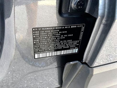 Certified 2022 Volkswagen Taos SE w/ Panoramic Sunroof Package image 30