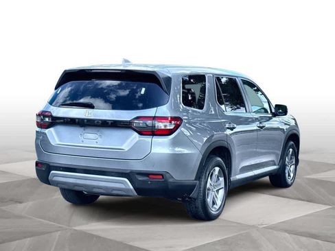 Used 2025 Honda Pilot EX-L image 8