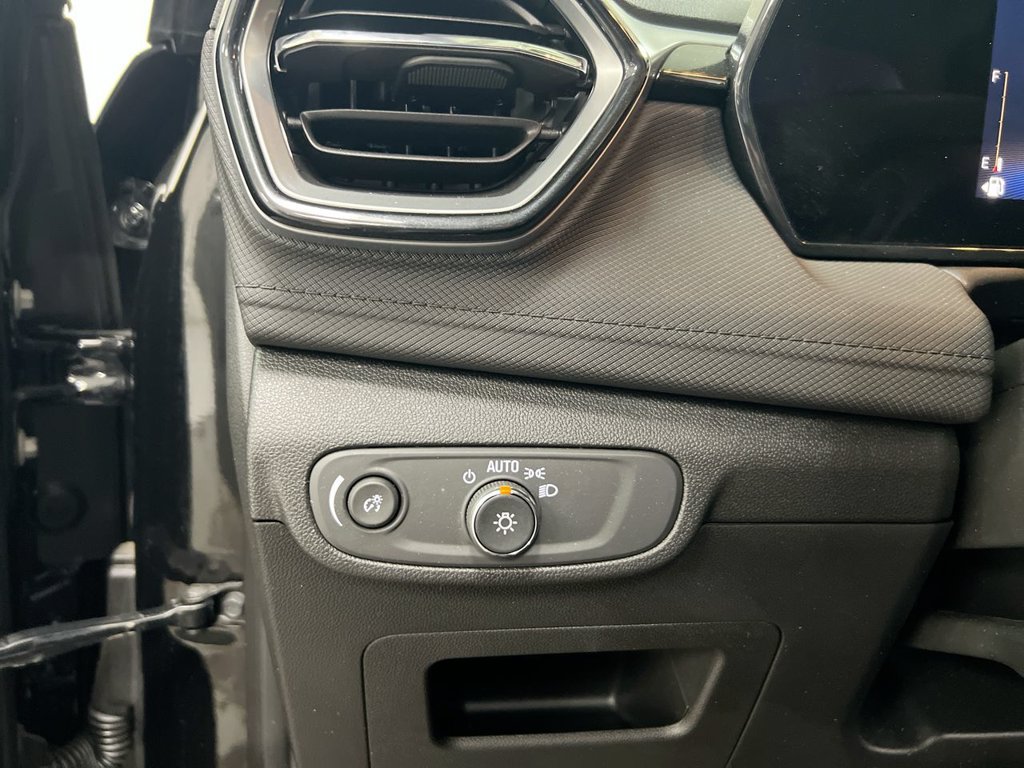 Used 2024 Chevrolet TrailBlazer LT w/ Convenience Package FWD image 18