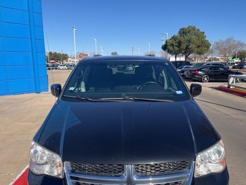 Used 2017 Dodge Grand Caravan SXT image 14