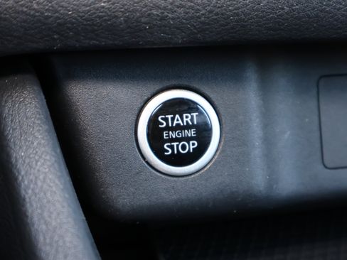 Used 2022 Nissan Rogue SV w/ SV Premium Package FWD image 17