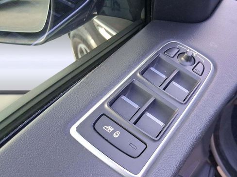 Used 2017 Jaguar F-PACE Premium image 21