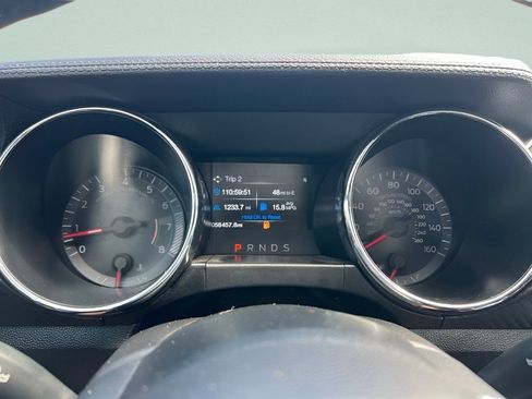 Used 2017 Ford Mustang Coupe RWD image 18