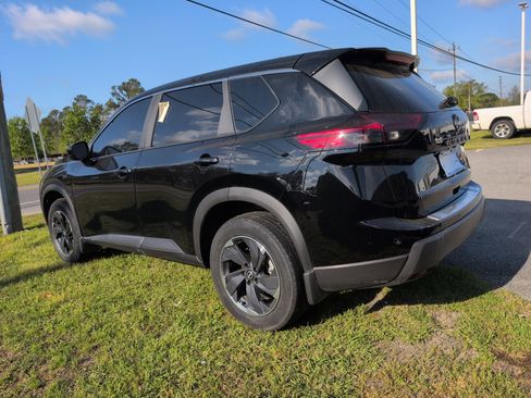 Used 2025 Nissan Rogue SV image 4