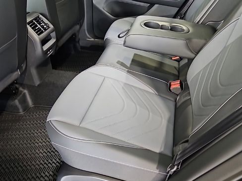 New 2026 Volkswagen Tiguan SE image 23