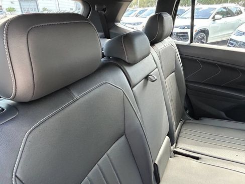 Certified 2023 Volkswagen Tiguan SE R-Line FWD image 39