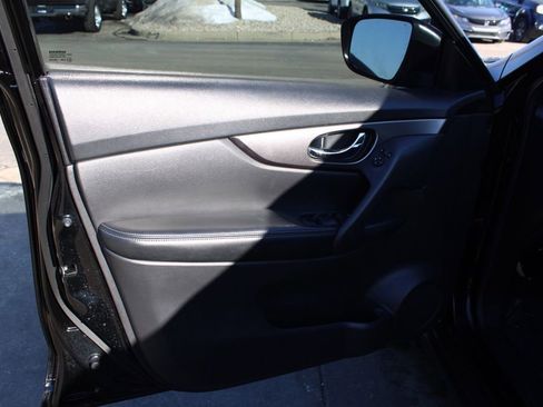 Used 2015 Nissan Rogue S image 17