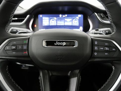 New 2025 Jeep Grand Cherokee Altitude image 17