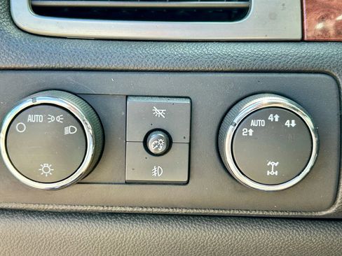 Used 2007 Chevrolet Suburban LT w/ LT Preferred Equipment Group image 24