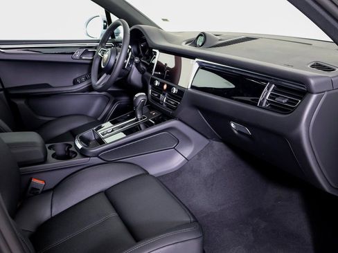 New 2026 Porsche Macan image 7