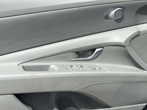 Used 2024 Hyundai Elantra SE FWD image 14