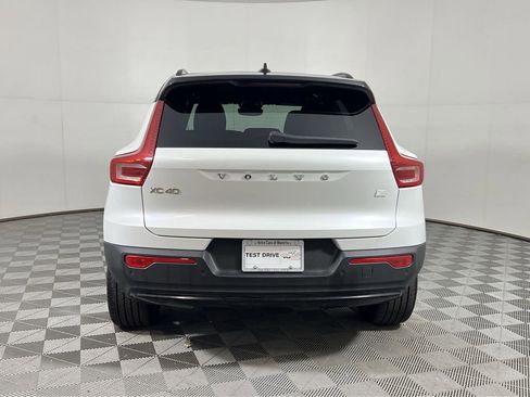 Used 2023 Volvo XC40 Recharge Plus image 9