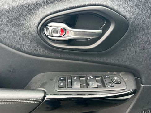 Used 2023 Jeep Cherokee Altitude Lux image 11