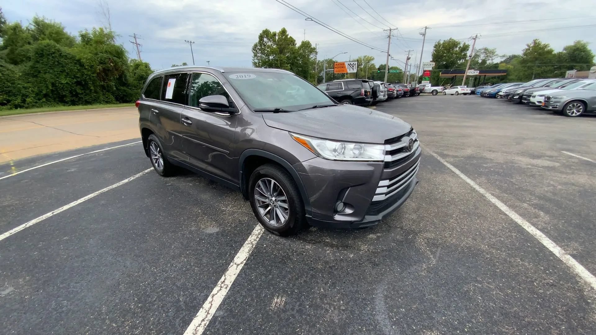 Used 2019 Toyota Highlander XLE AWD/4WD image 3