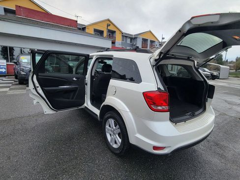 Used 2012 Dodge Journey SXT image 23
