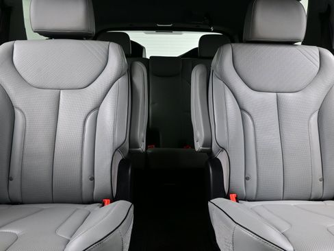 Used 2023 Hyundai Palisade SEL w/ Premium Package image 16
