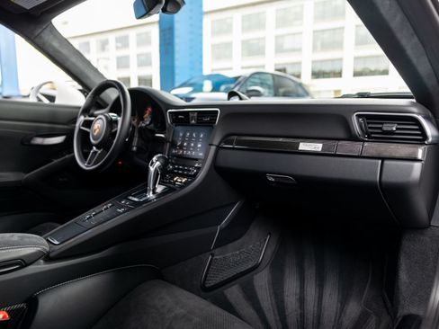 Certified 2019 Porsche 911 GT3 RS RWD image 32