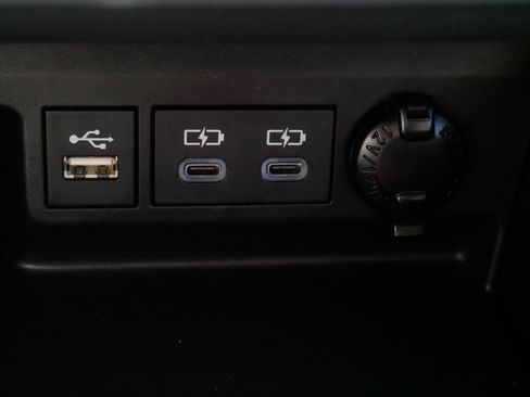 Used 2023 Toyota Highlander XLE AWD/4WD image 28