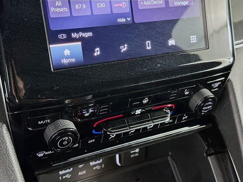 Used 2023 Jeep Grand Cherokee L Laredo image 23