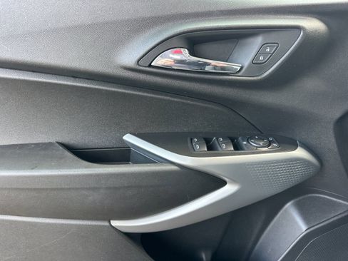 Used 2024 Chevrolet Trax LS FWD image 11