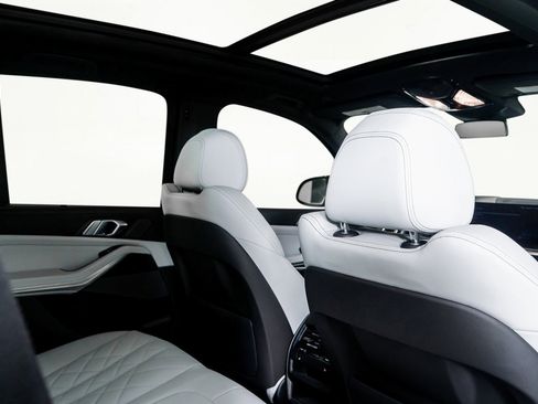 Used 2025 BMW X5 M60i w/ Premium Essential Package image 53