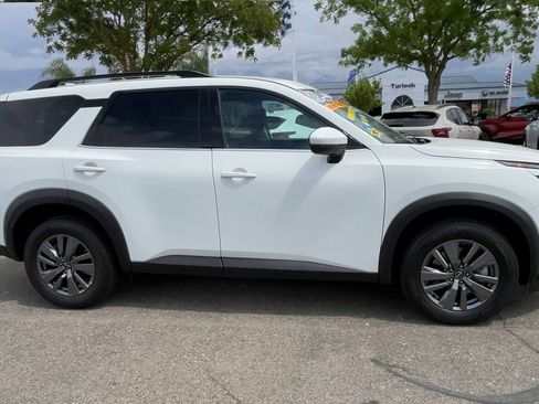 Used 2025 Nissan Pathfinder SV AWD/4WD image 8